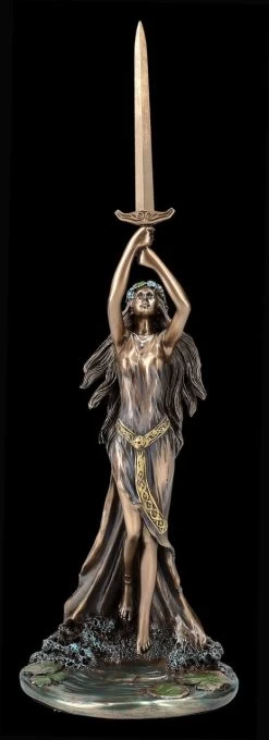 Lady Of The Lake Figur - Hebt Excalibur Zum Himmel
