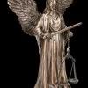 Themis Figur Mit Engelsflügeln